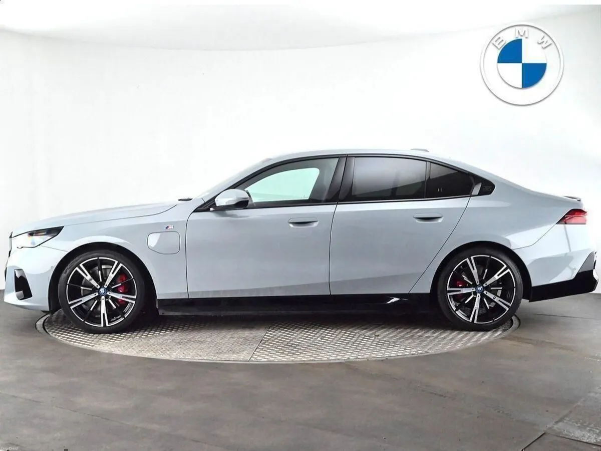 BMW 5-Series 530e M Sport Pro Saloon - Image 3
