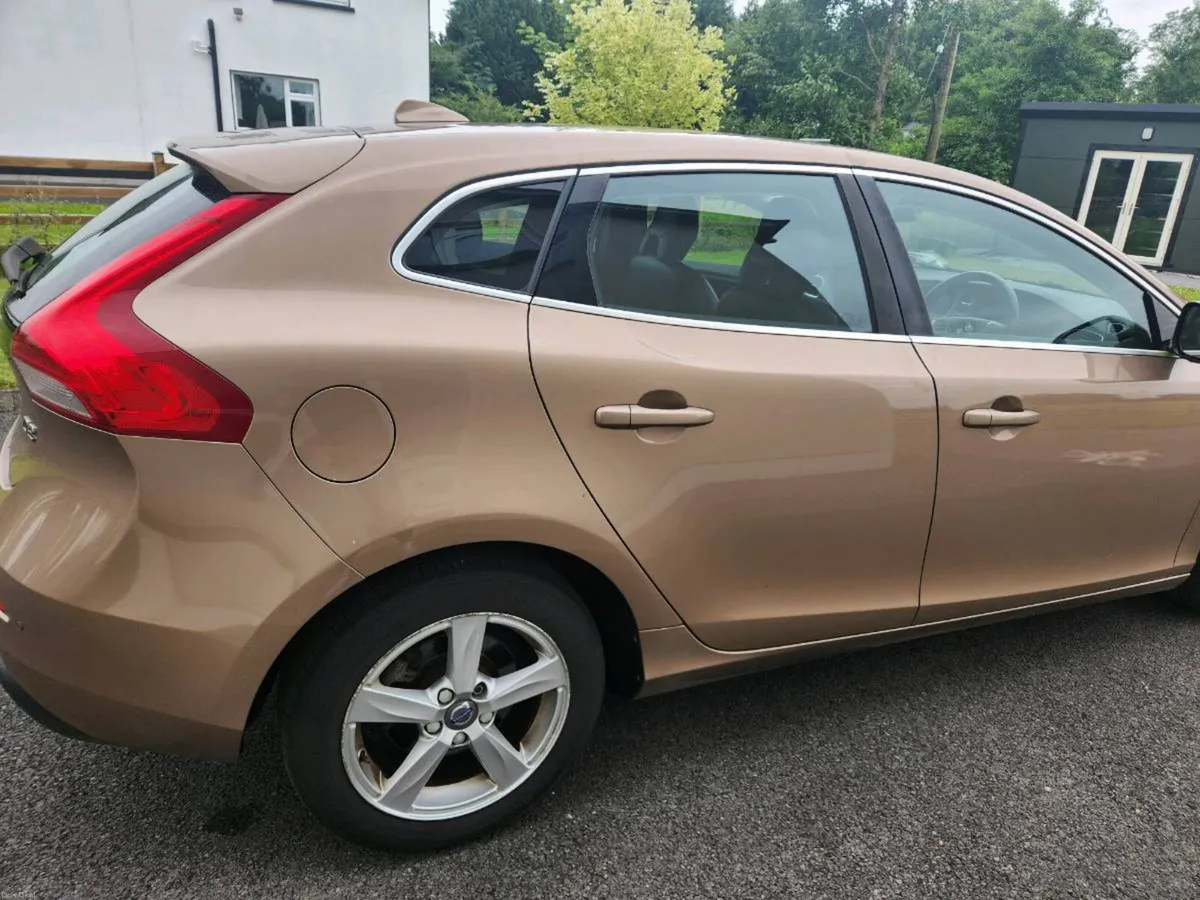 Volvo V40, Very Low Mileage - Image 4