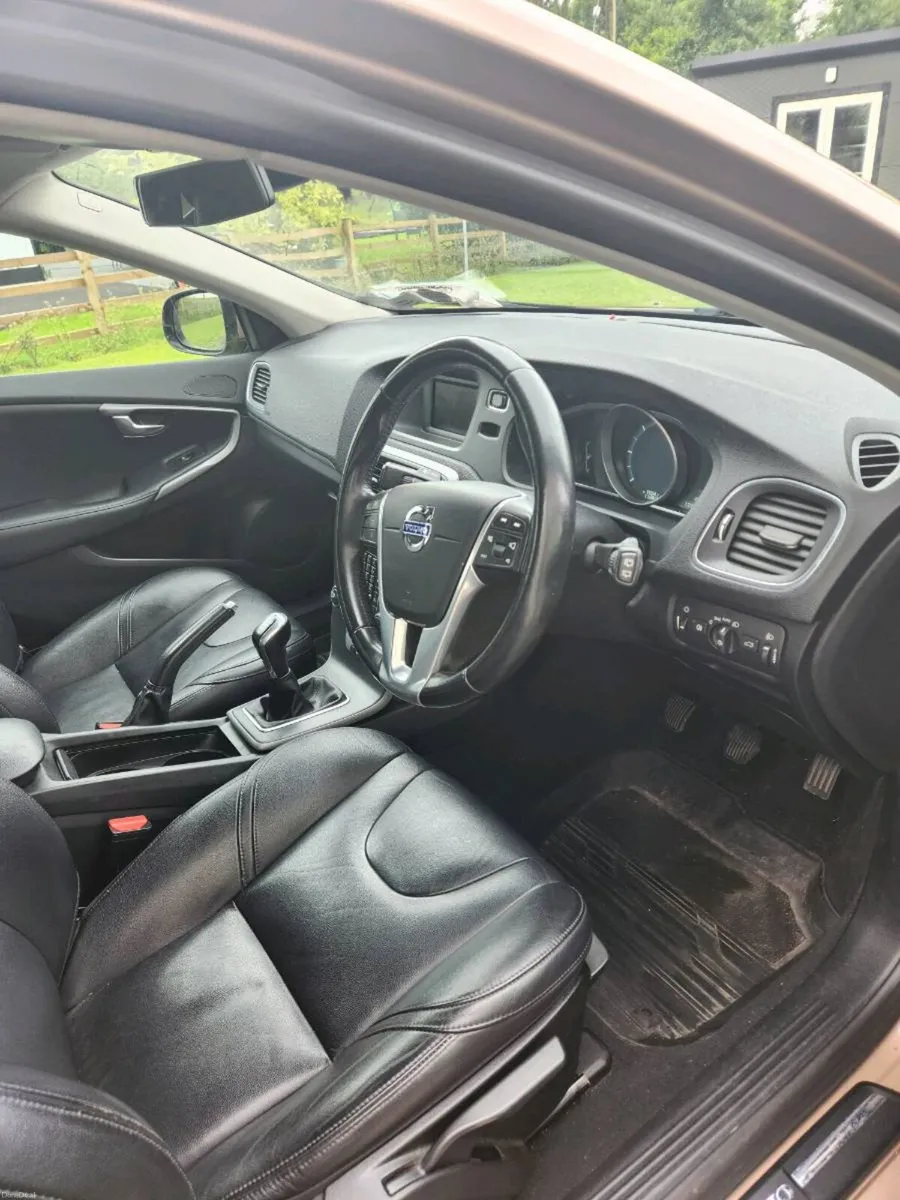 Volvo V40, Very Low Mileage - Image 6