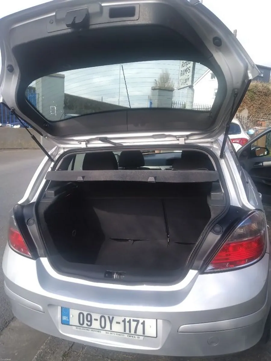 2009 Opel Astra - nearest offer applies - Image 5