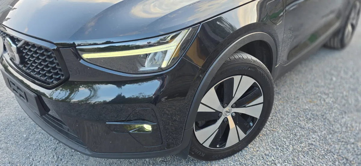 Volvo XC40 2023 T4 + DARK EDITION - Image 5