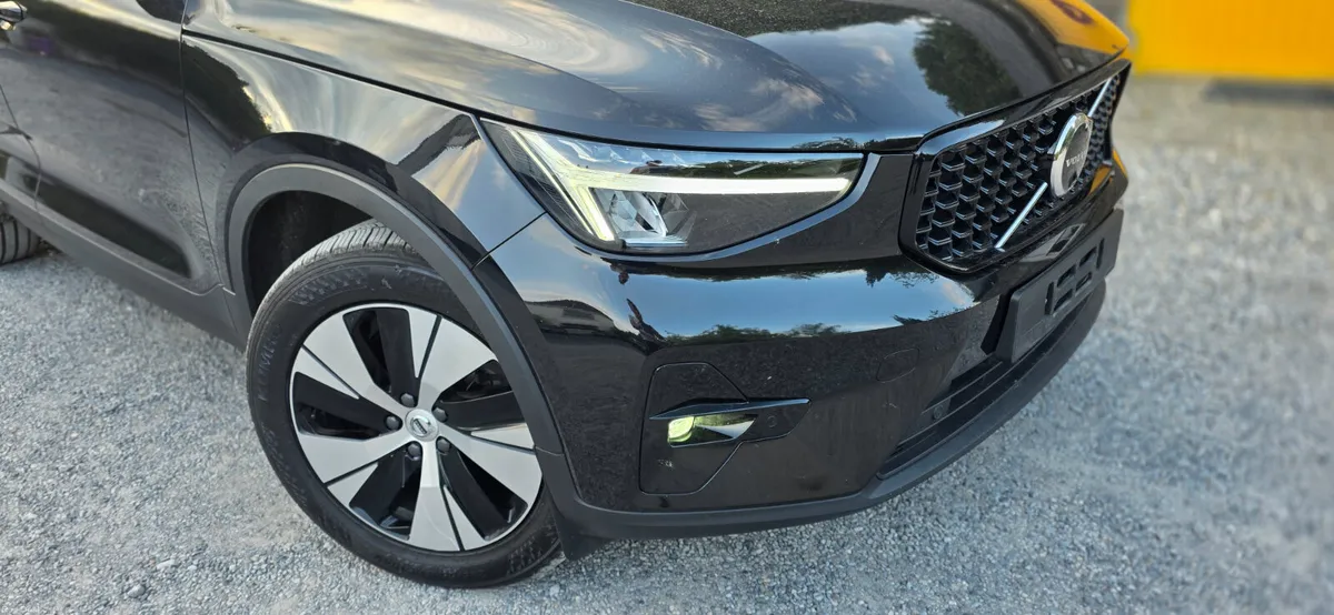 Volvo XC40 2023 T4 + DARK EDITION - Image 4