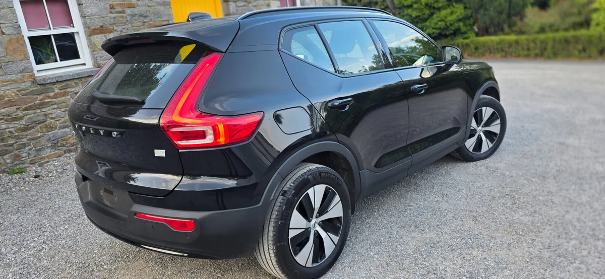 Volvo XC40 2023 T4 + DARK EDITION - Image 6