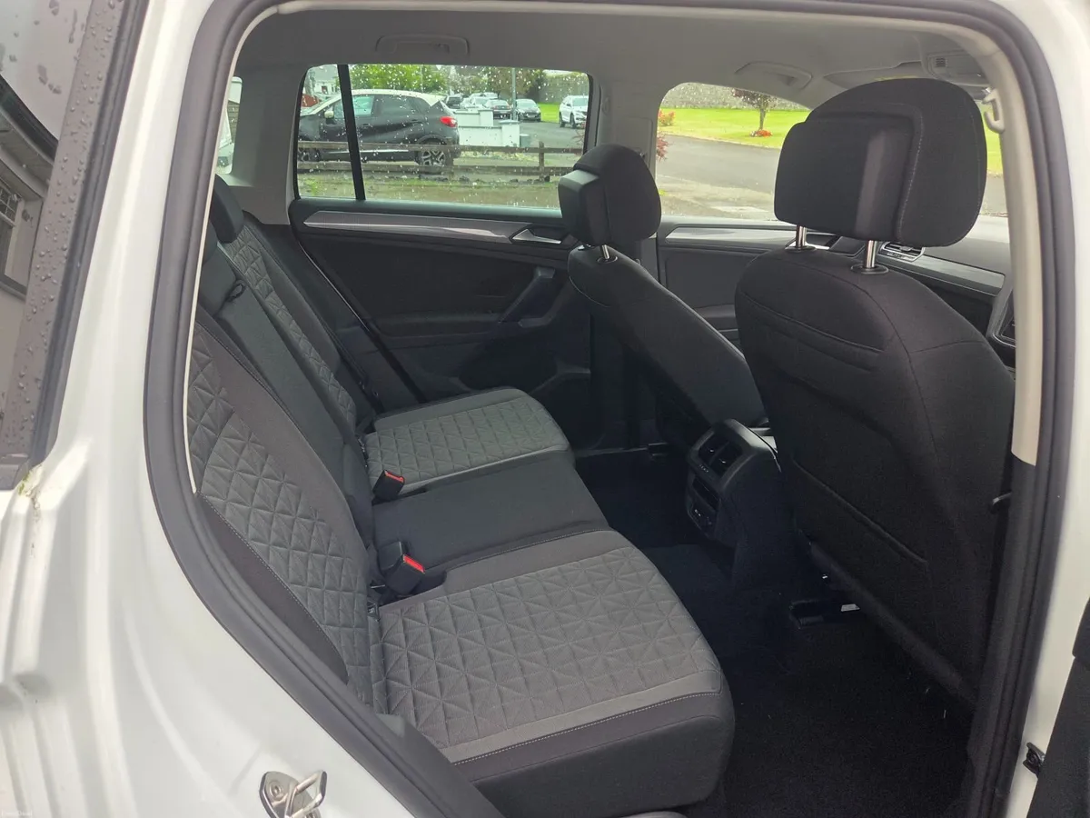 Volkswagen Tiguan 2022 - Image 5