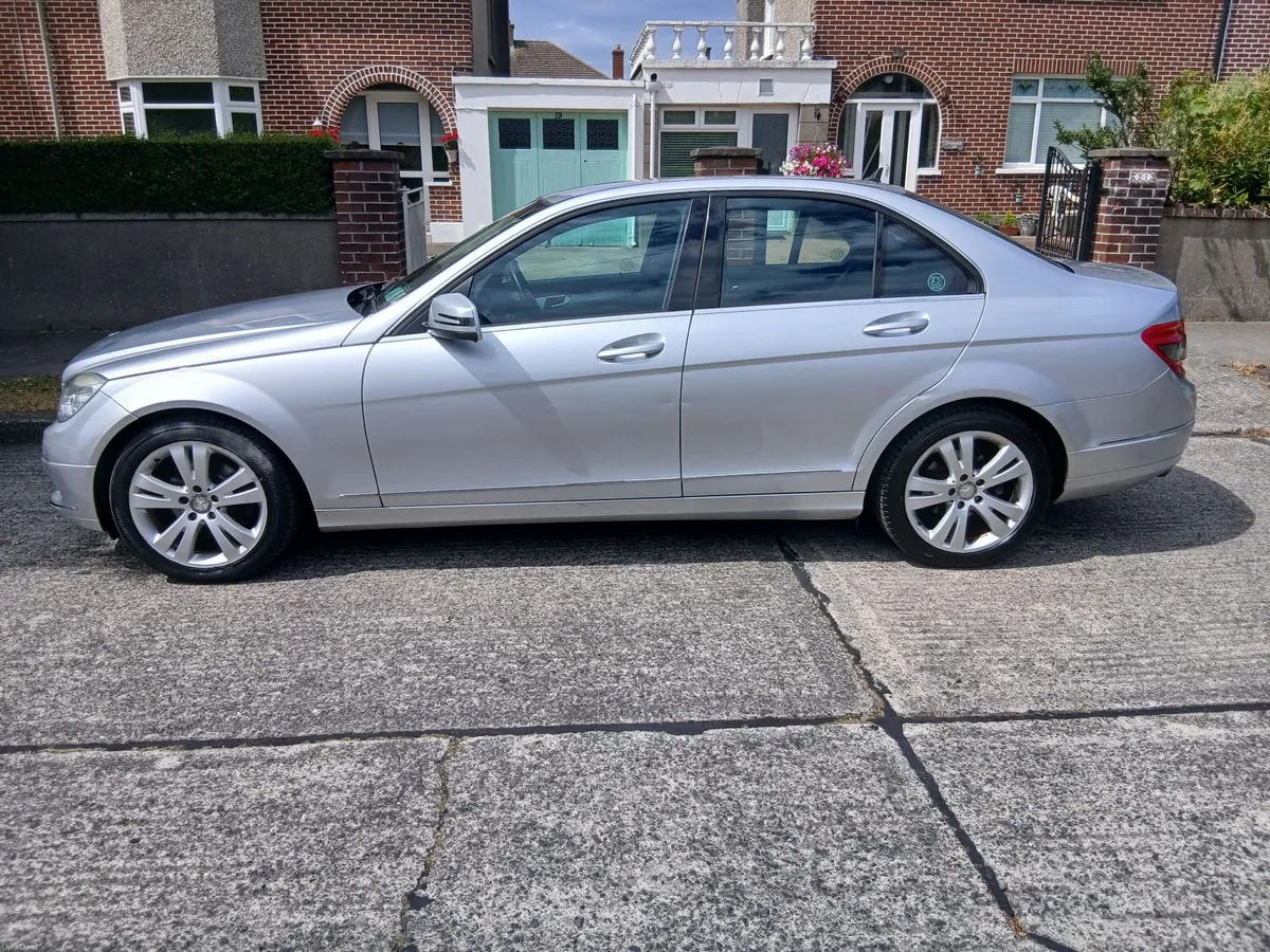 Mercedes-Benz C-Class 2010 only 124 kilometres - Image 3