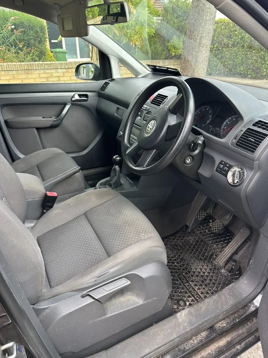 VW TOURAN 1.6 Petrol 7 SEATER COMFORTLINE - Image 3