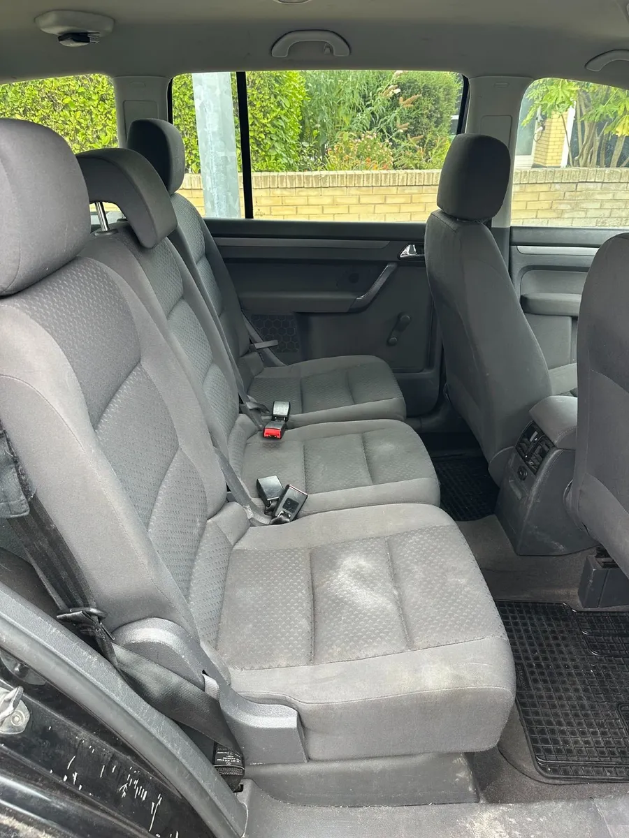 VW TOURAN 1.6 Petrol 7 SEATER COMFORTLINE - Image 2