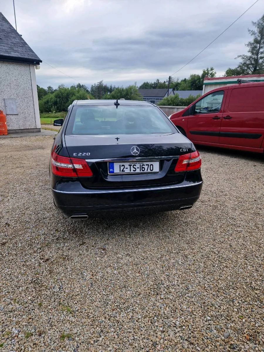 Mercedes E220 - Image 4