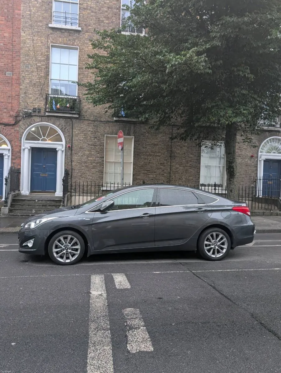 i40 Salon Executive Plus 4DR - Image 3