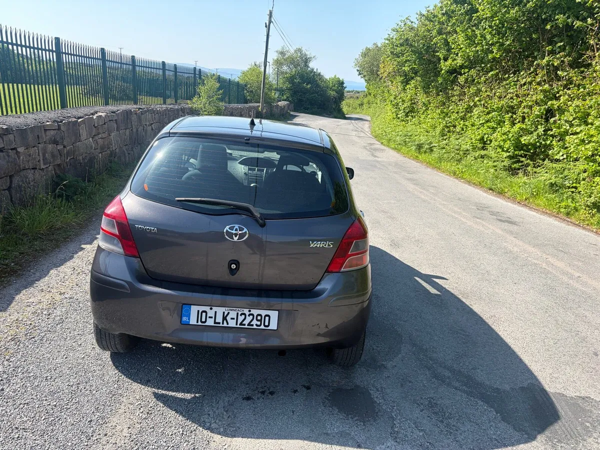 2010 Toyota Yaris - Image 4