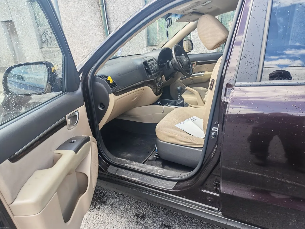 Hyundai Santa Fe 2011 - Image 3