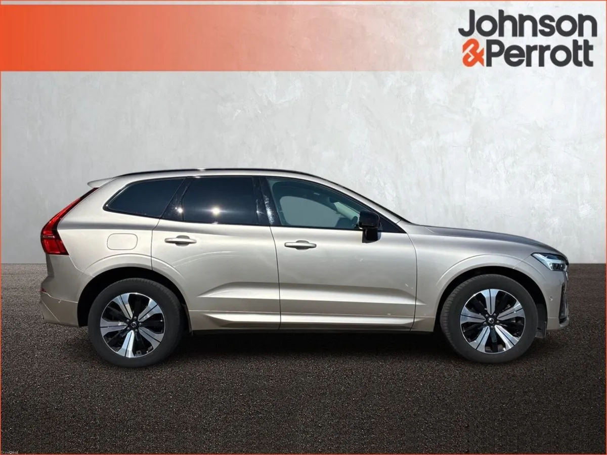 Volvo XC60 T6 350hp AWD Plus Dark (Two Year Volvo - Image 5