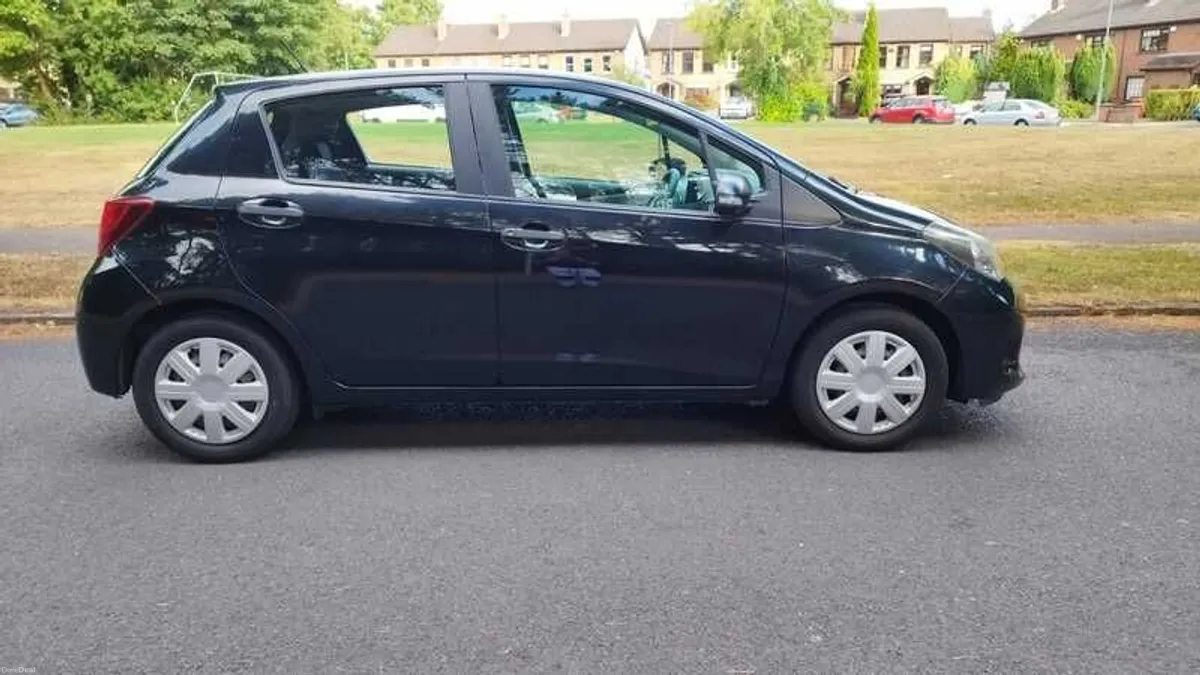 2016 Toyota Yaris - Image 2