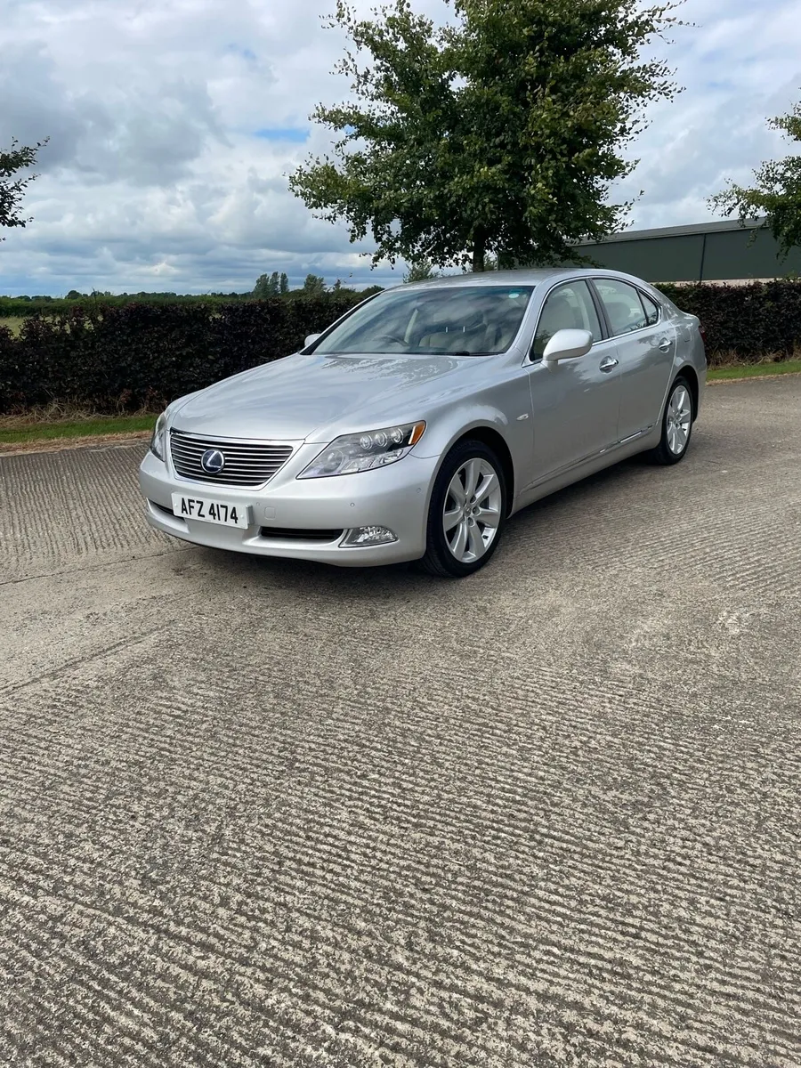 2009 Lexus LS600H - Image 2