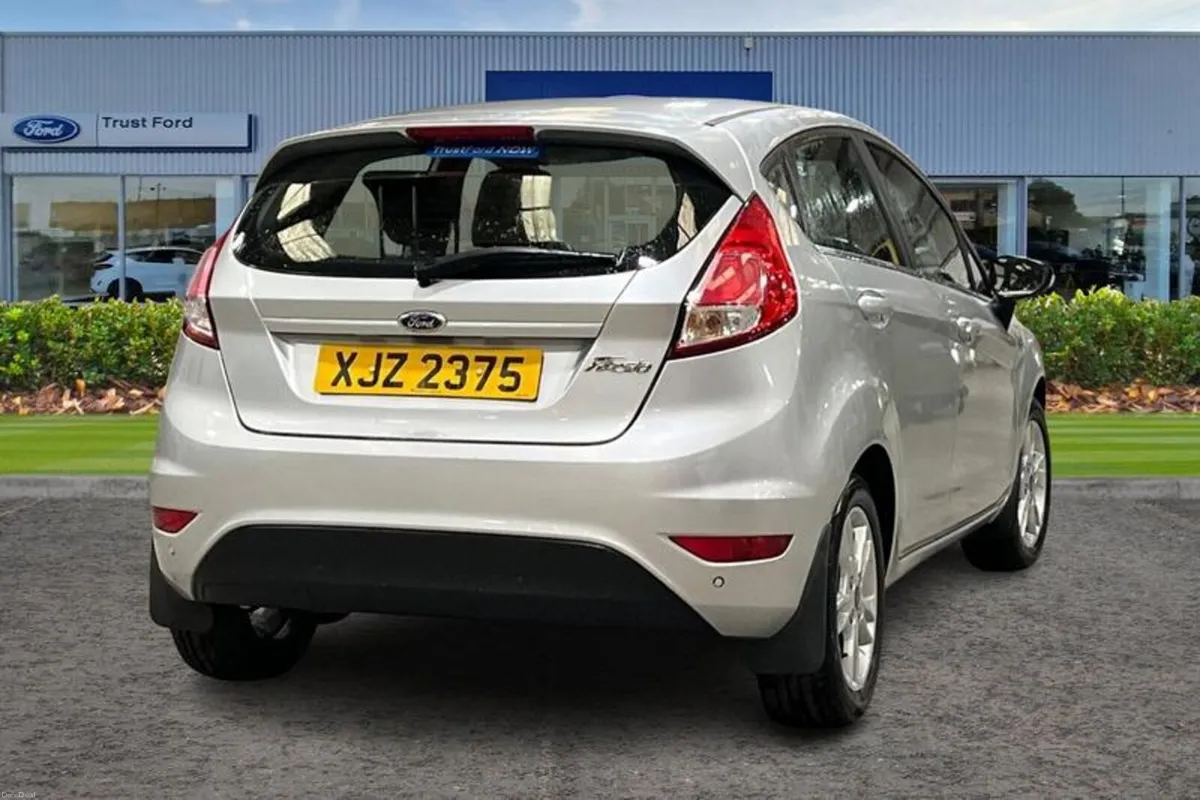Ford Fiesta 1.25 82 Zetec 5dr - Image 4
