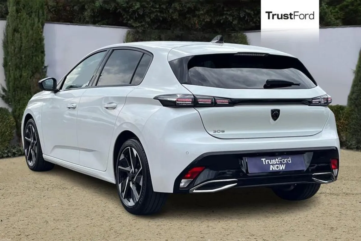 Peugeot 308 1.2 PureTech Allure Premium 5dr [AUTO] - Image 2