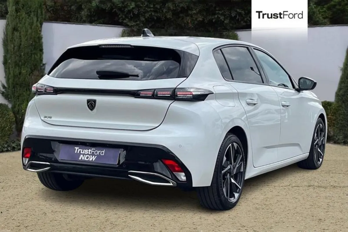 Peugeot 308 1.2 PureTech Allure Premium 5dr [AUTO] - Image 4