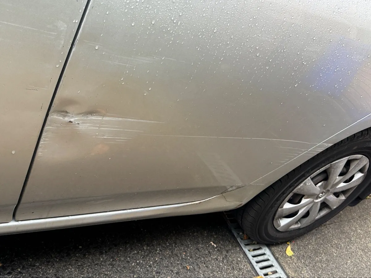 Toyota Corolla 2011 - Image 2
