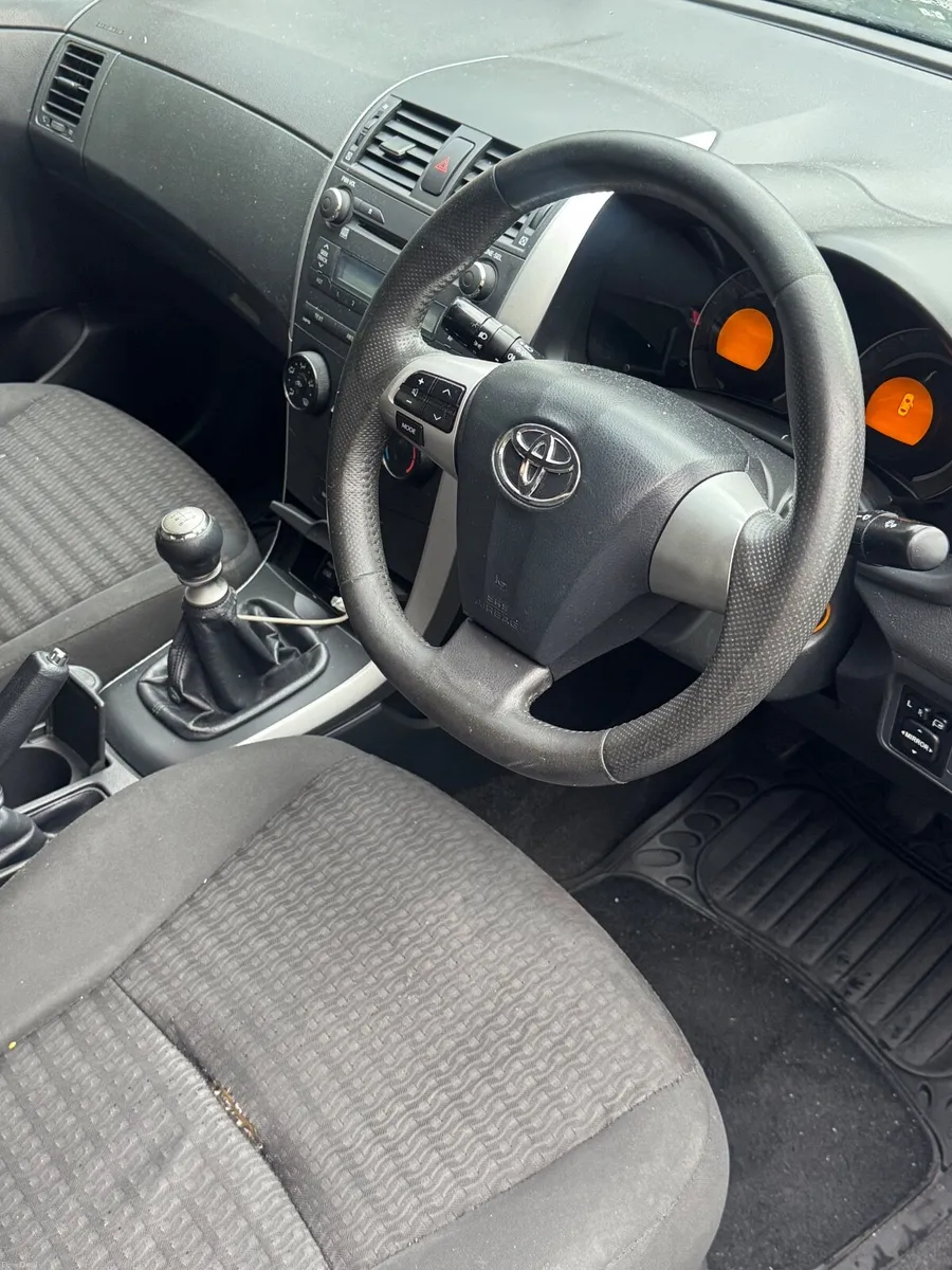 Toyota Corolla 2011 - Image 3