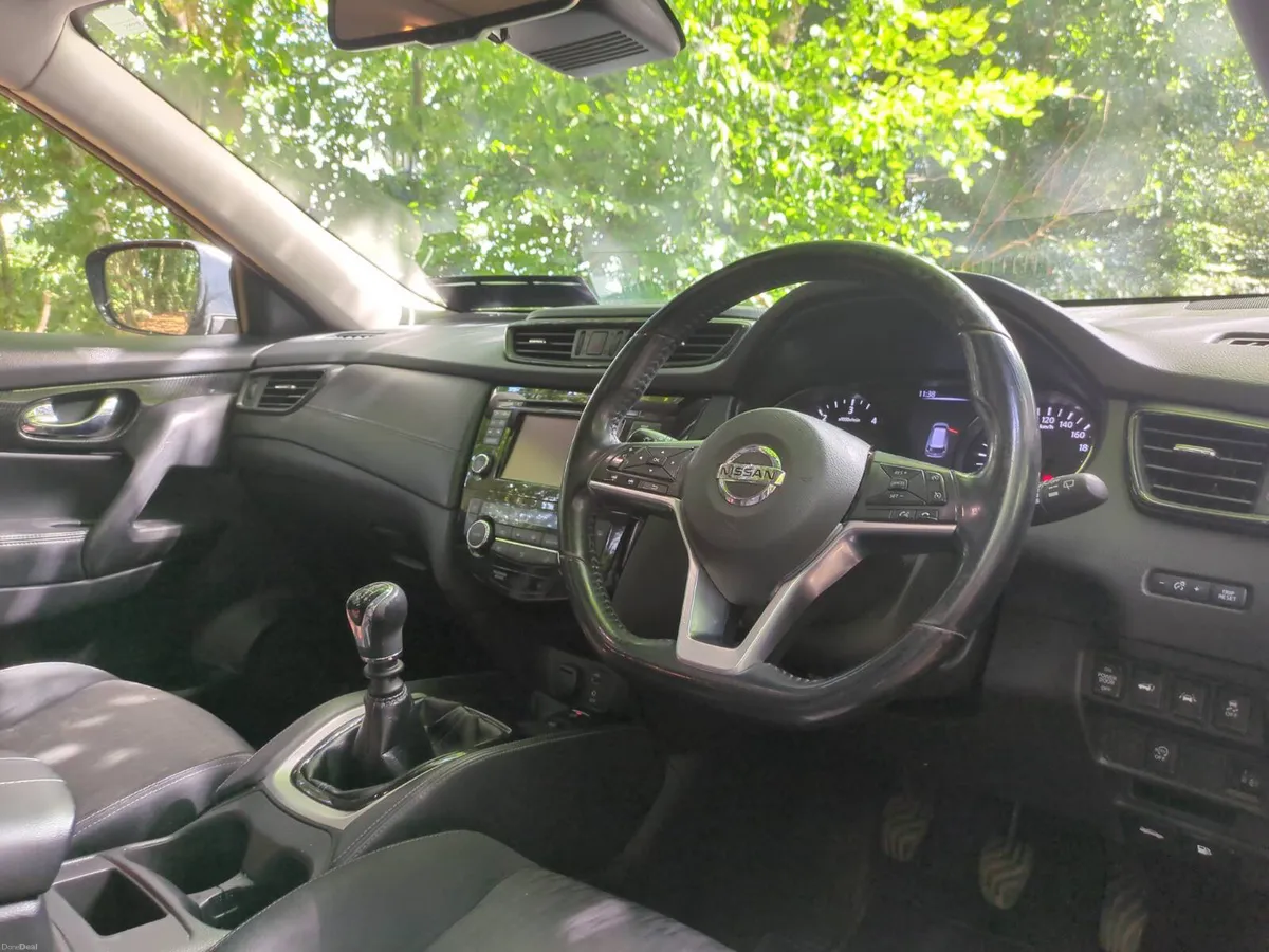 2019 Nissan X-Trail Premium SV* Low kms * - Image 5