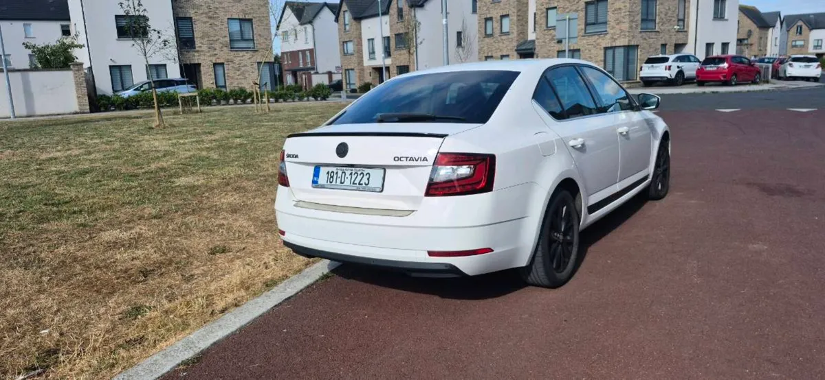 Skoda Octavia 2018, Low mileage, 1 Owner, Auto - Image 3