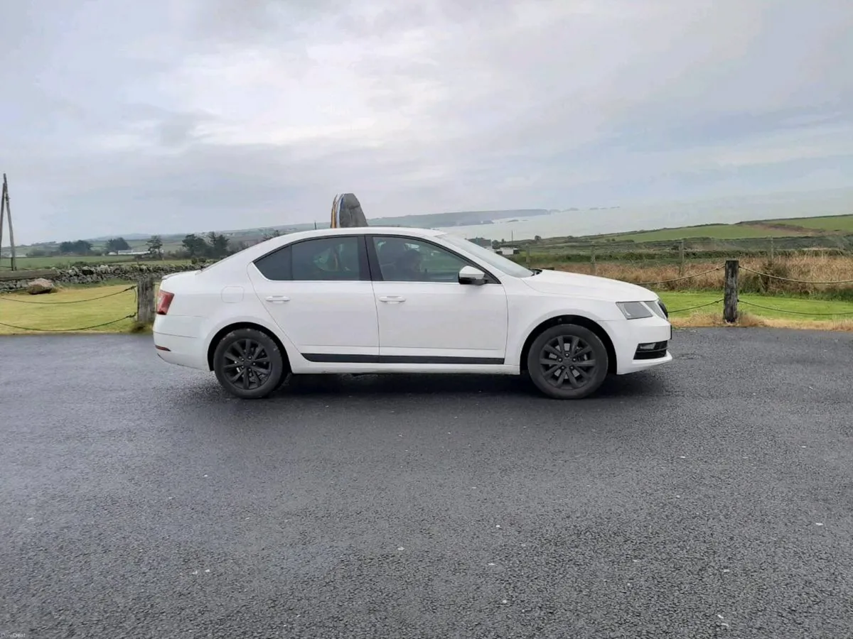 Skoda Octavia 2018, Low mileage, 1 Owner, Auto - Image 6