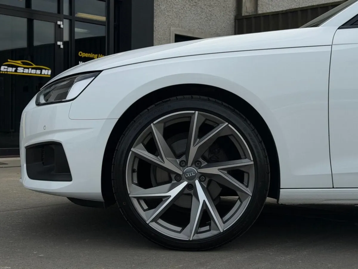 Audi A4 TECHNIK 35 TDI MHEV S- AVANT - Image 6