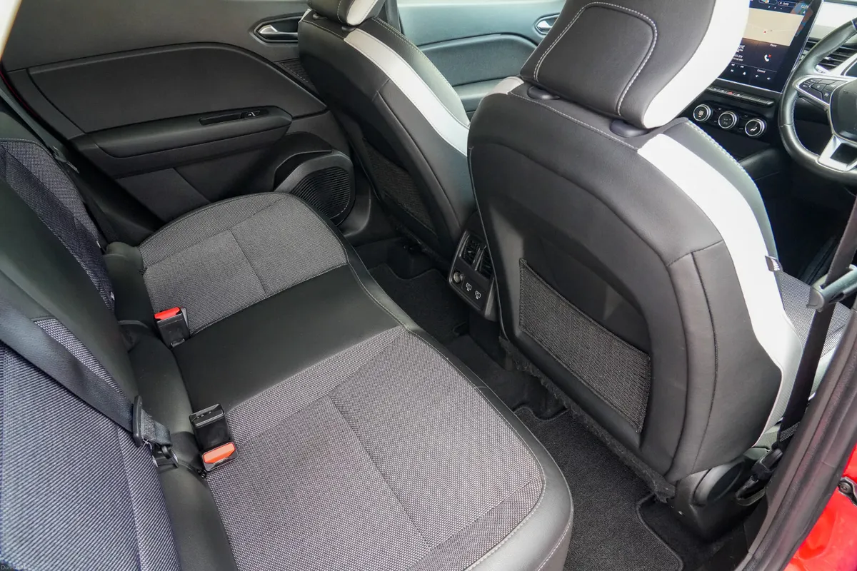 2021 Renault Captur Plug In Hybrid - Image 4