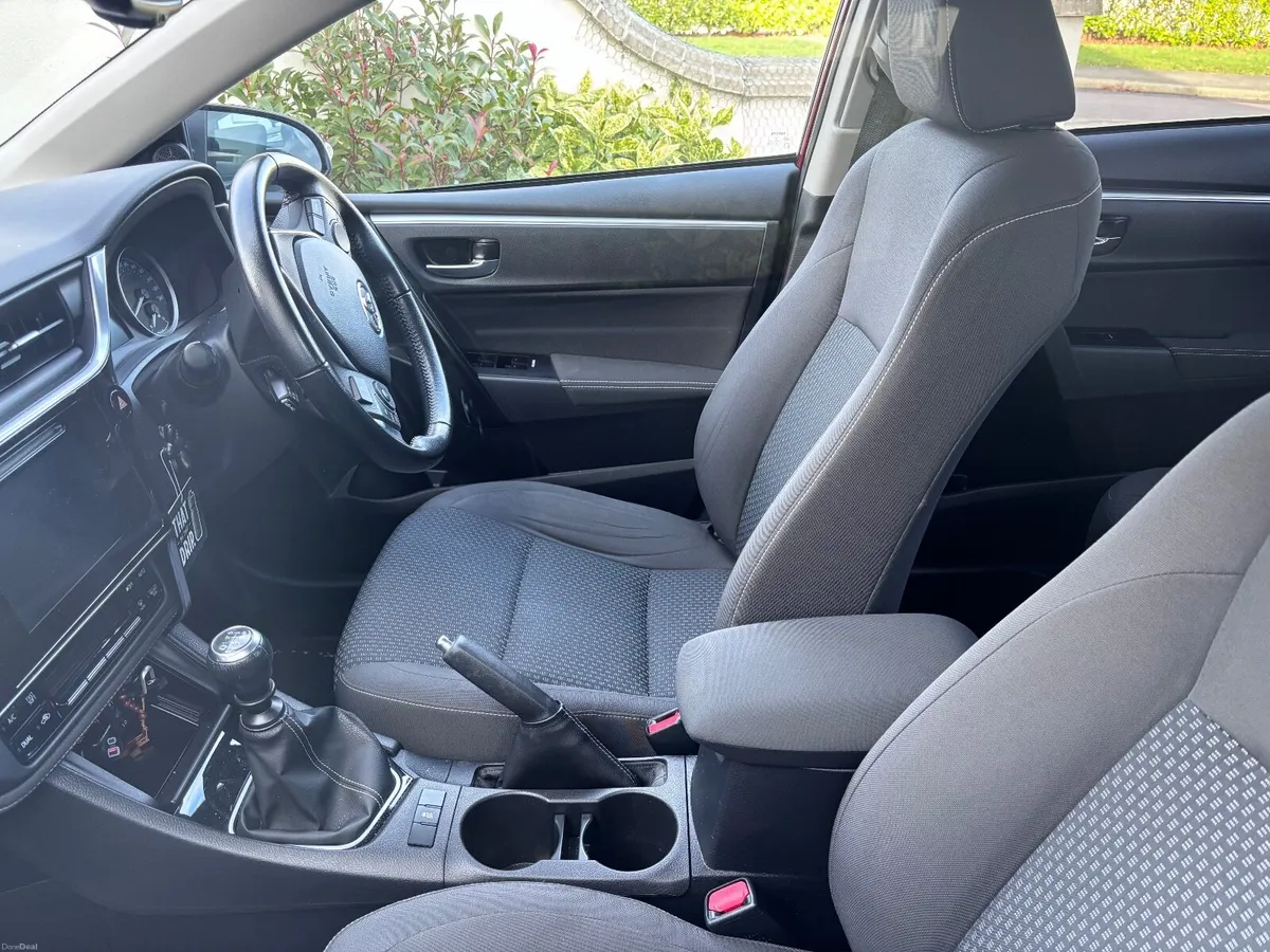 Toyota Corolla 2017 - Image 6