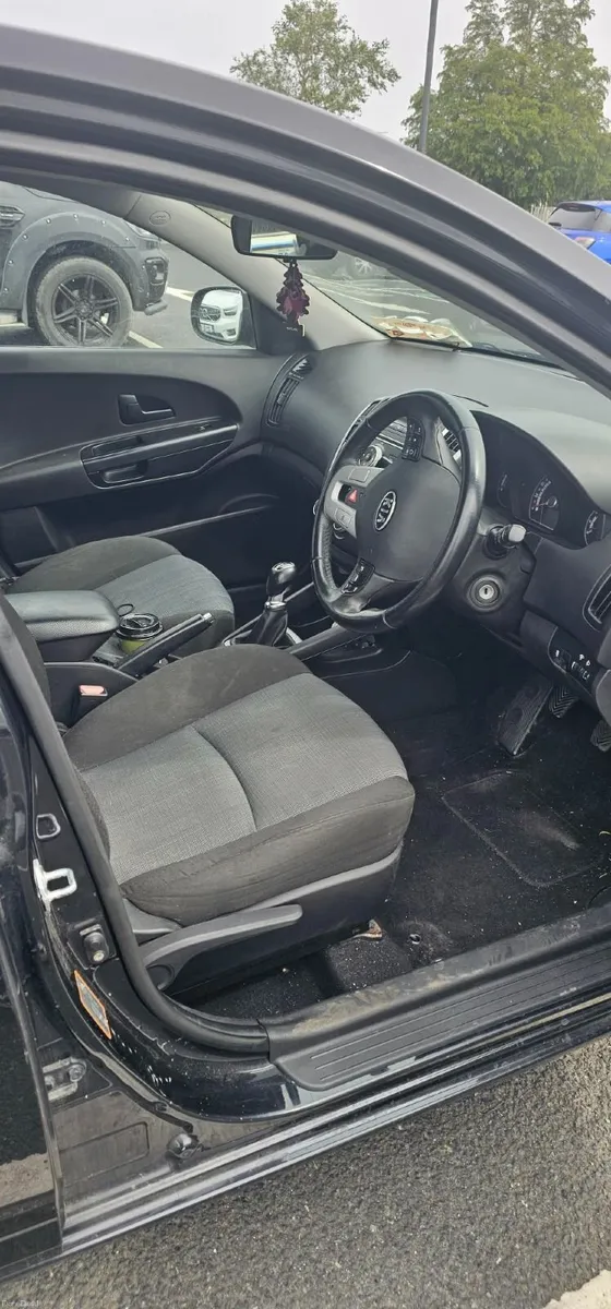 Kia Ceed 2011 - Image 2
