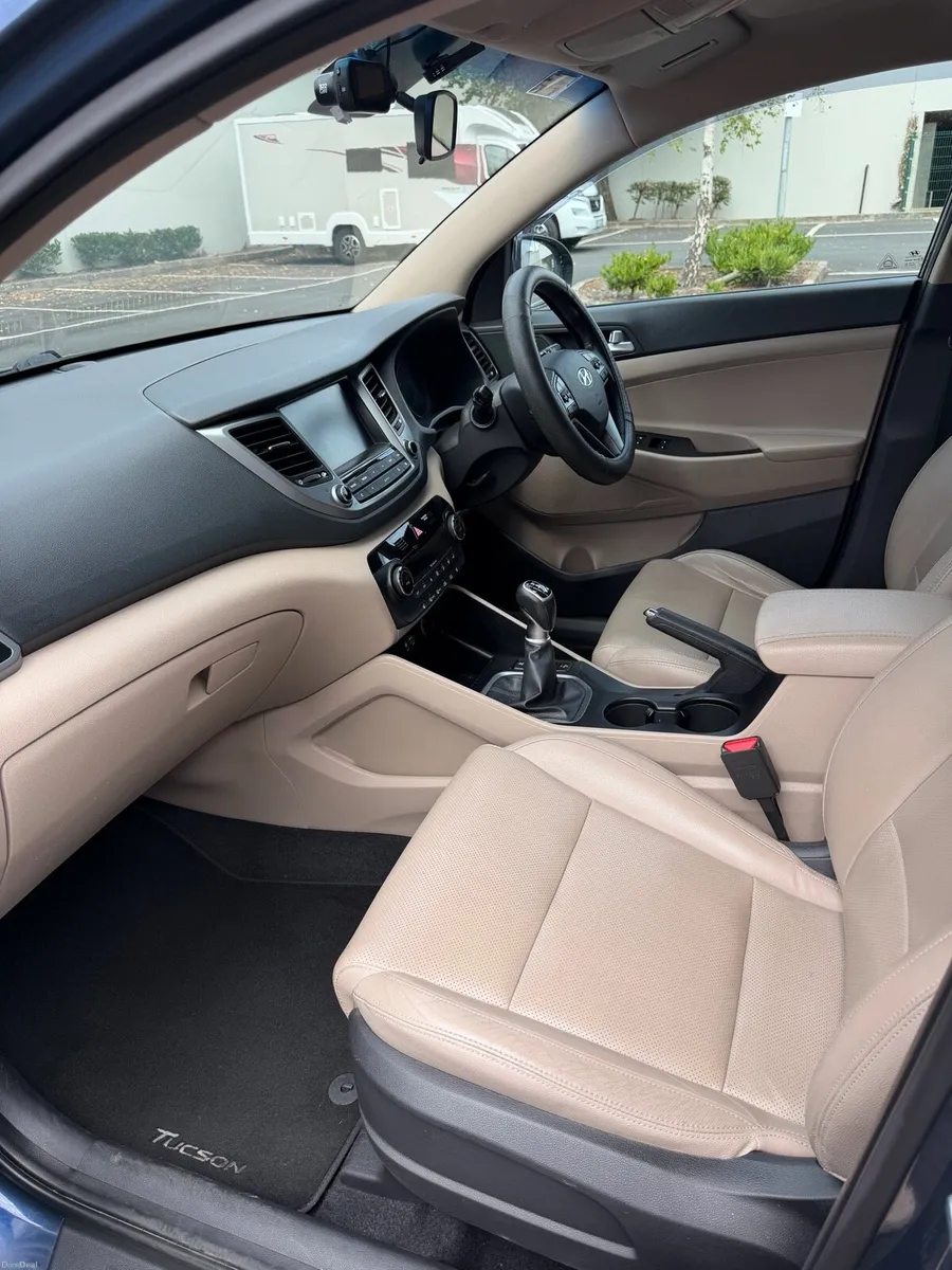 2017 Hyundai Tuscon Executive - Image 4