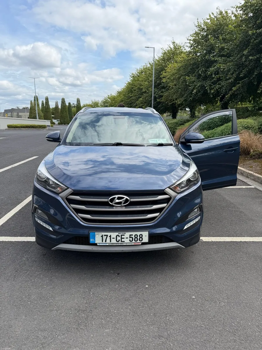 2017 Hyundai Tuscon Executive - Image 2