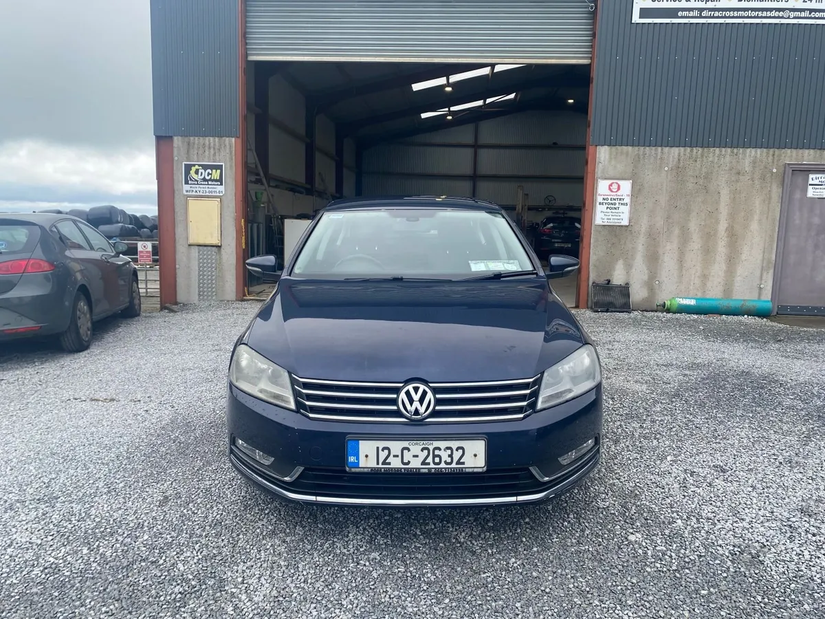 Volkswagen Passat 2012 - Image 2