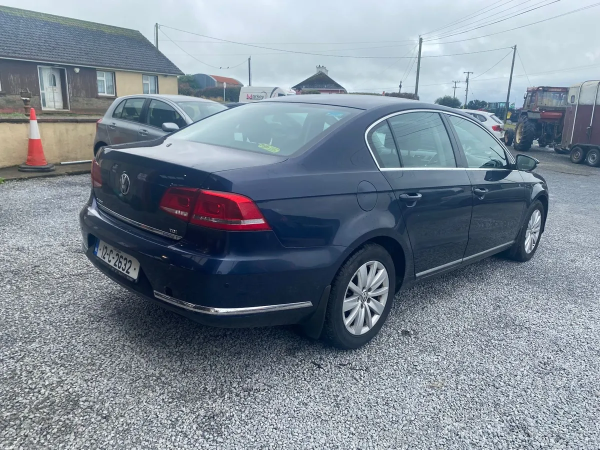 Volkswagen Passat 2012 - Image 5