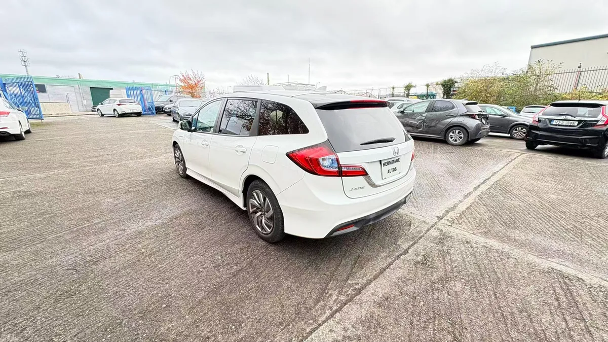 Honda Jade1.5 Hybrid Auto 6 SEATER 2015 - Image 6