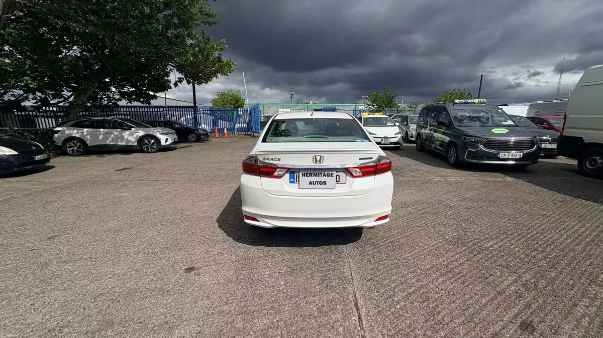 Honda Grace 1.5 Hybrid Petrol Auto 2015 - Image 5