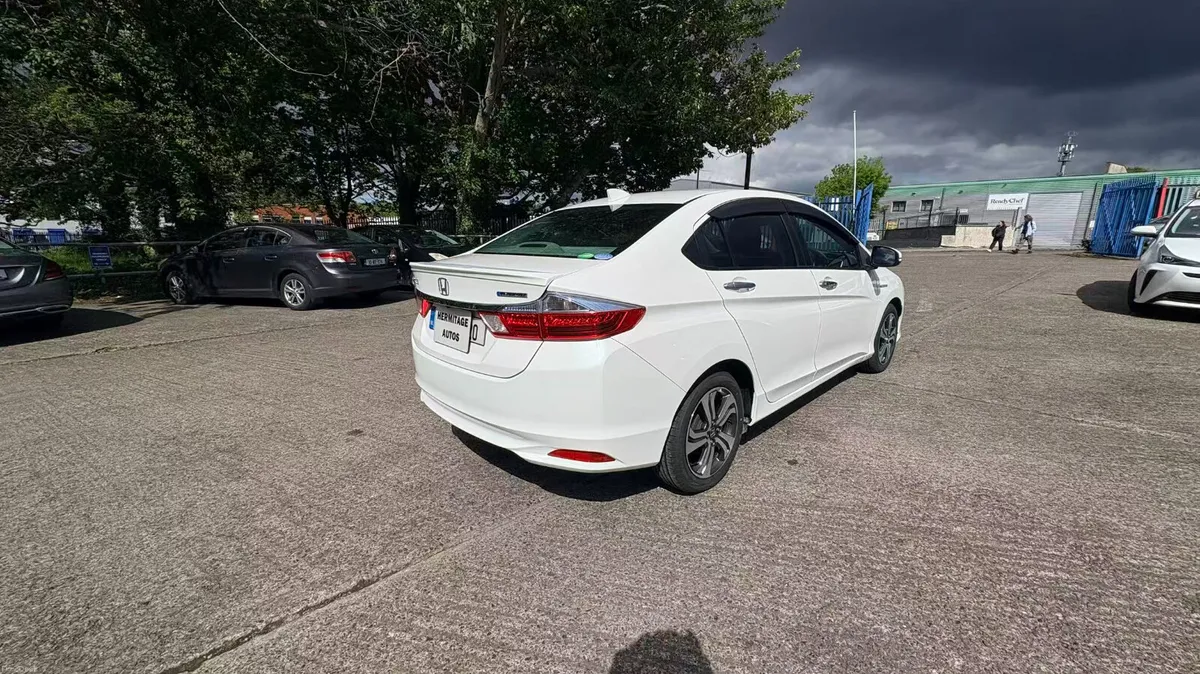 Honda Grace 1.5 Hybrid Petrol Auto 2015 - Image 6
