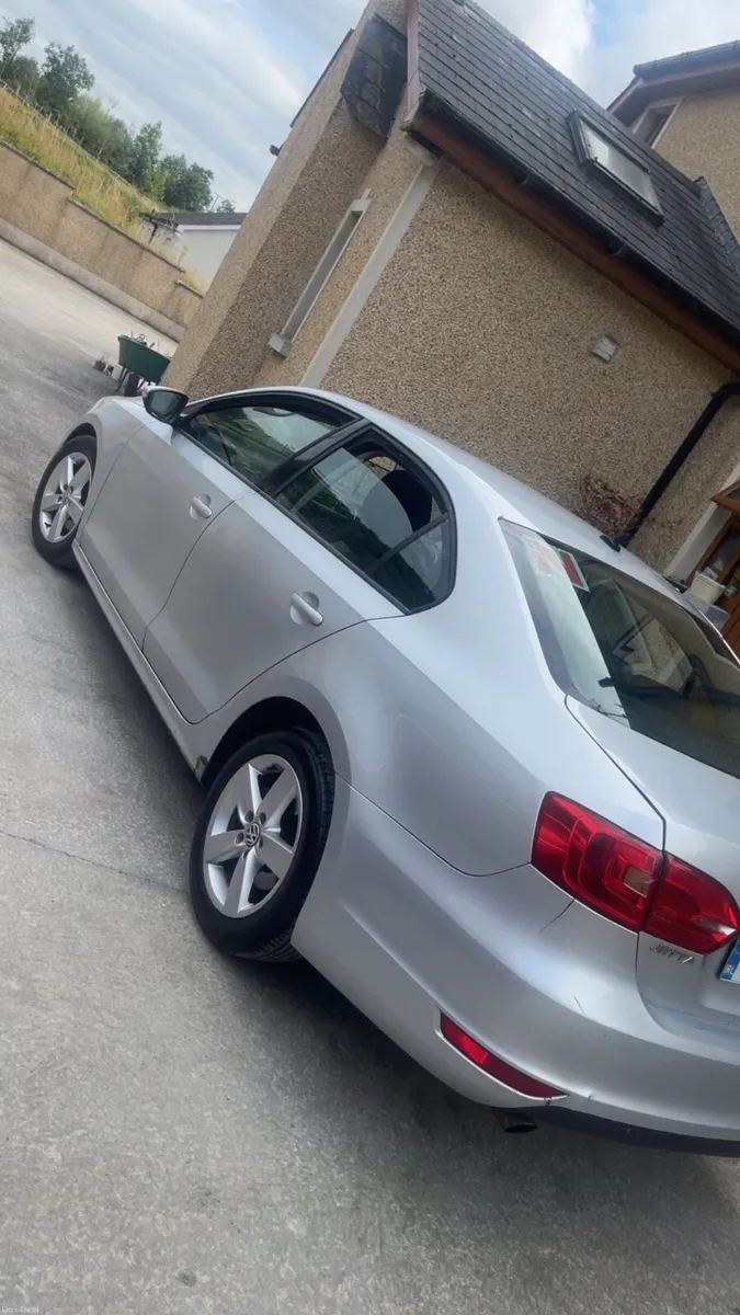 Volkswagen Jetta - Image 4
