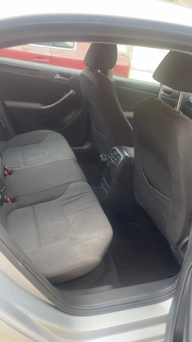 Volkswagen Jetta - Image 6