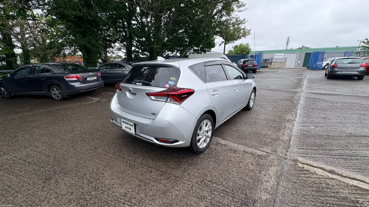 Toyota Auris 1.8 Hybrid 2016 - Image 6