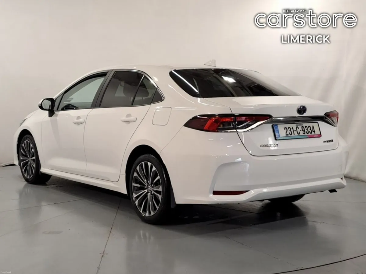 Toyota Corolla 1.8 Hybrid Luna Sport Saloon - Image 5