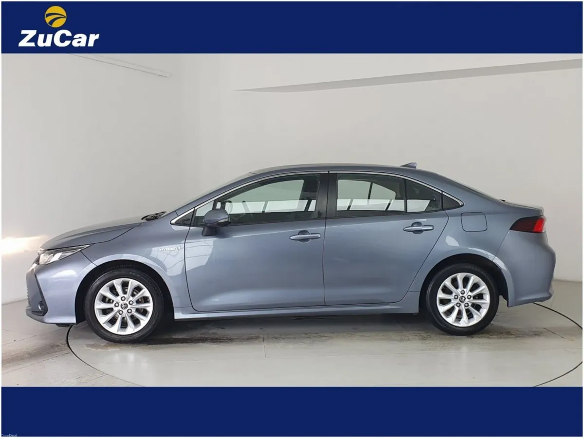 Toyota Corolla 1.8 Hybrid Aura Saloon - Image 5