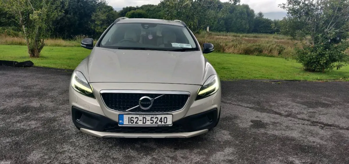 2016 Volvo V40 - Image 4