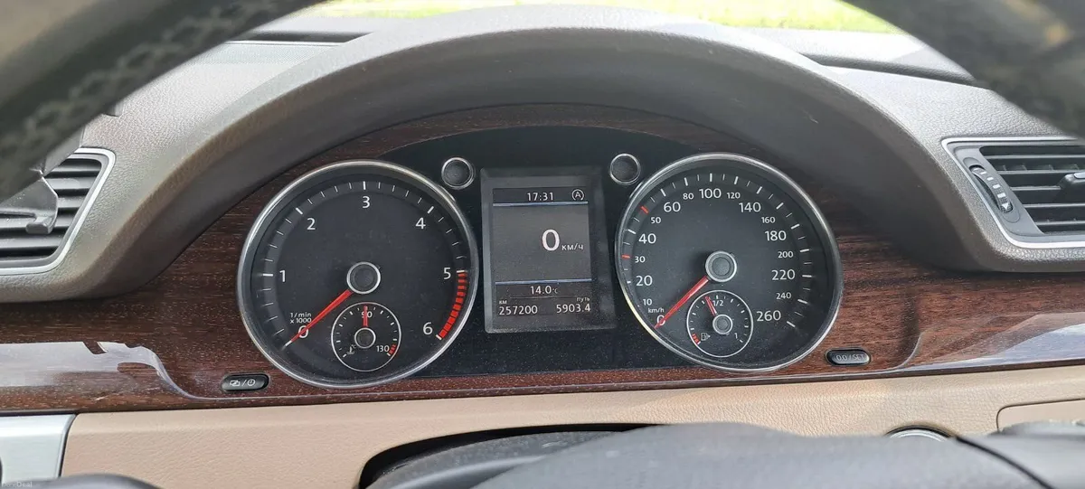 Volkswagen Passat 2014 - Image 2