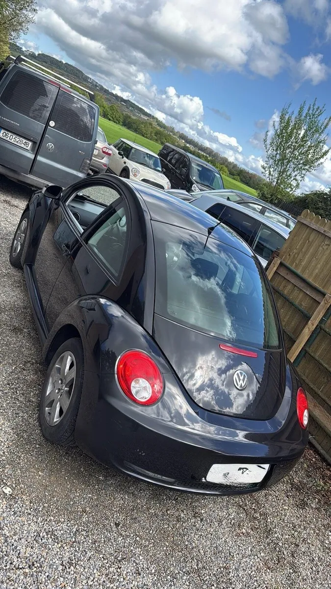 Car New Beetle - Image 2