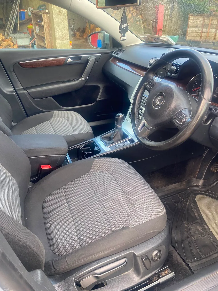 Volkswagen Passat - Image 5