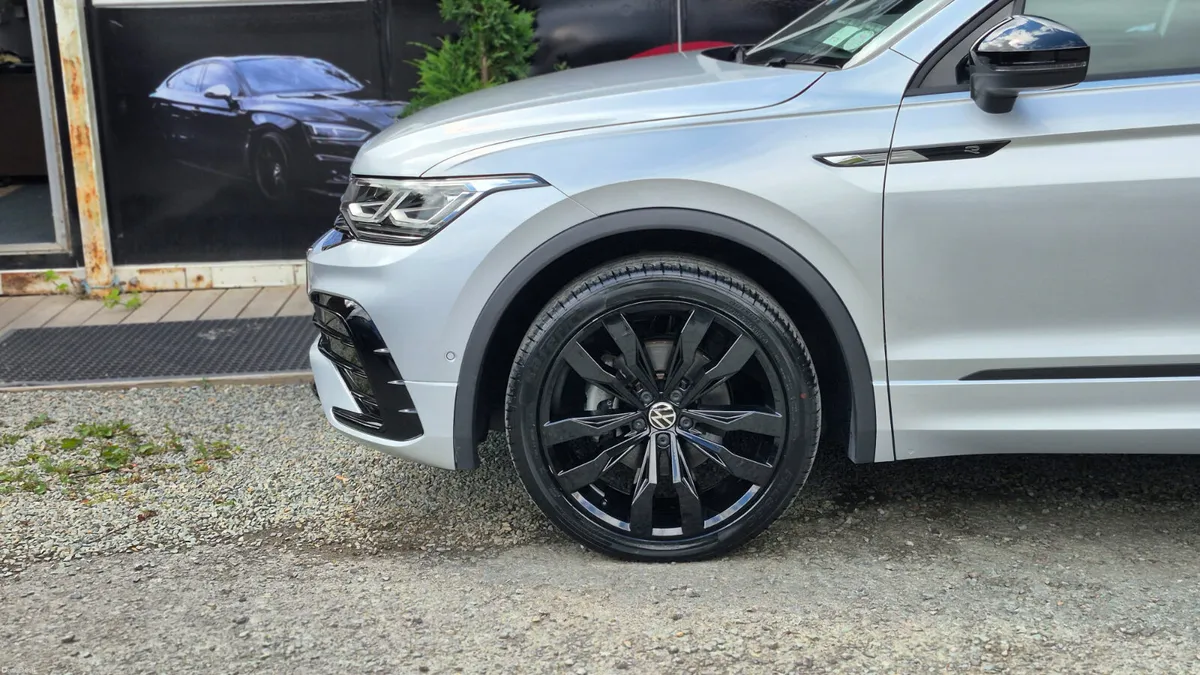 242 Volkswagen Tiguan R-Line - Image 6