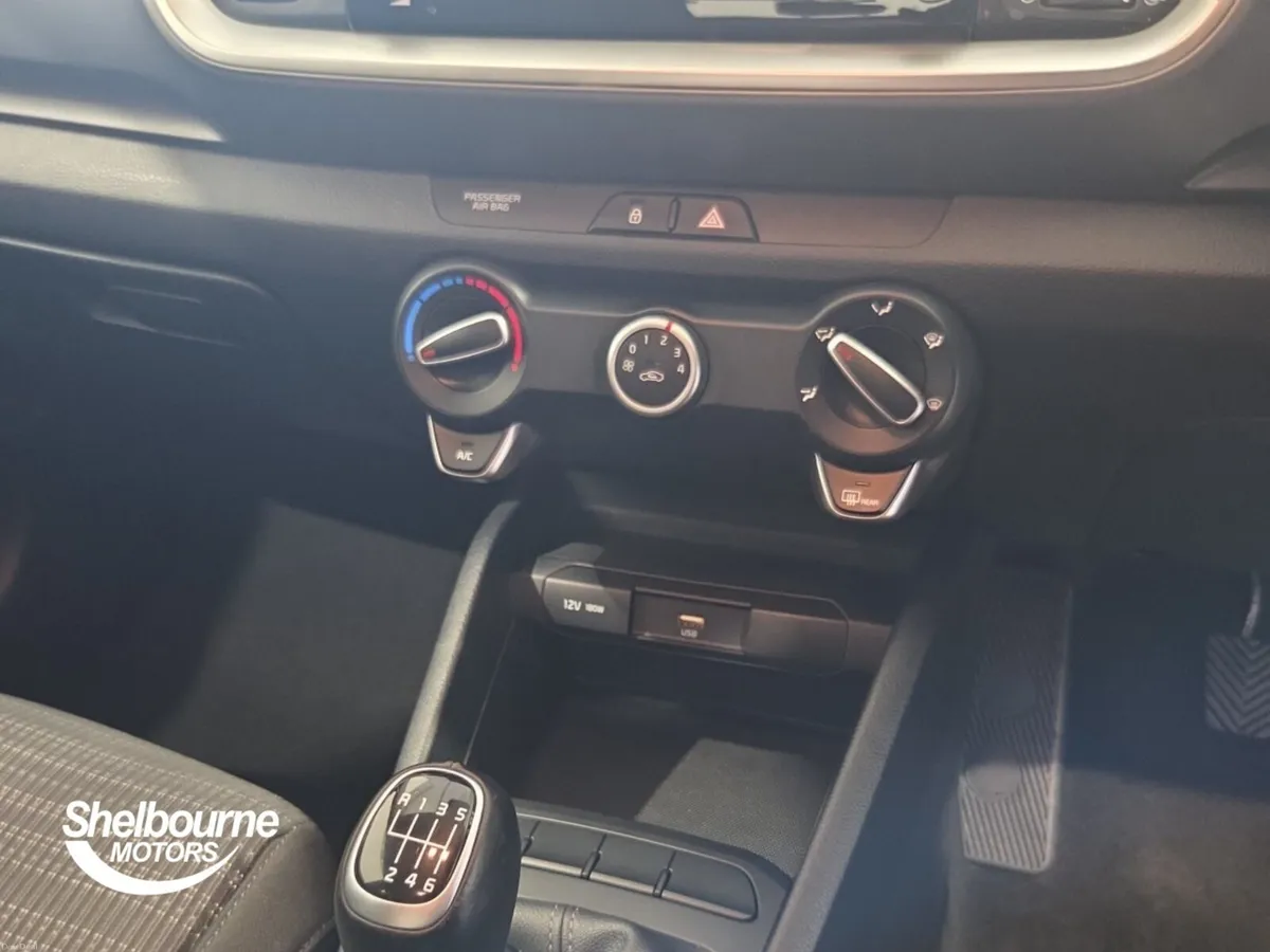 Kia Stonic Estate 2 - Image 6