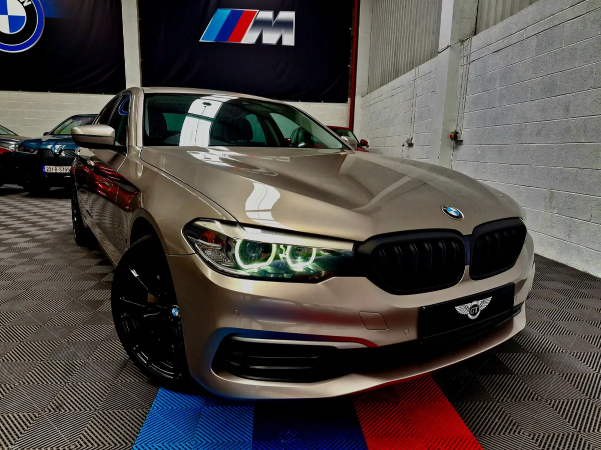 2019 530E AUTO - Image 1