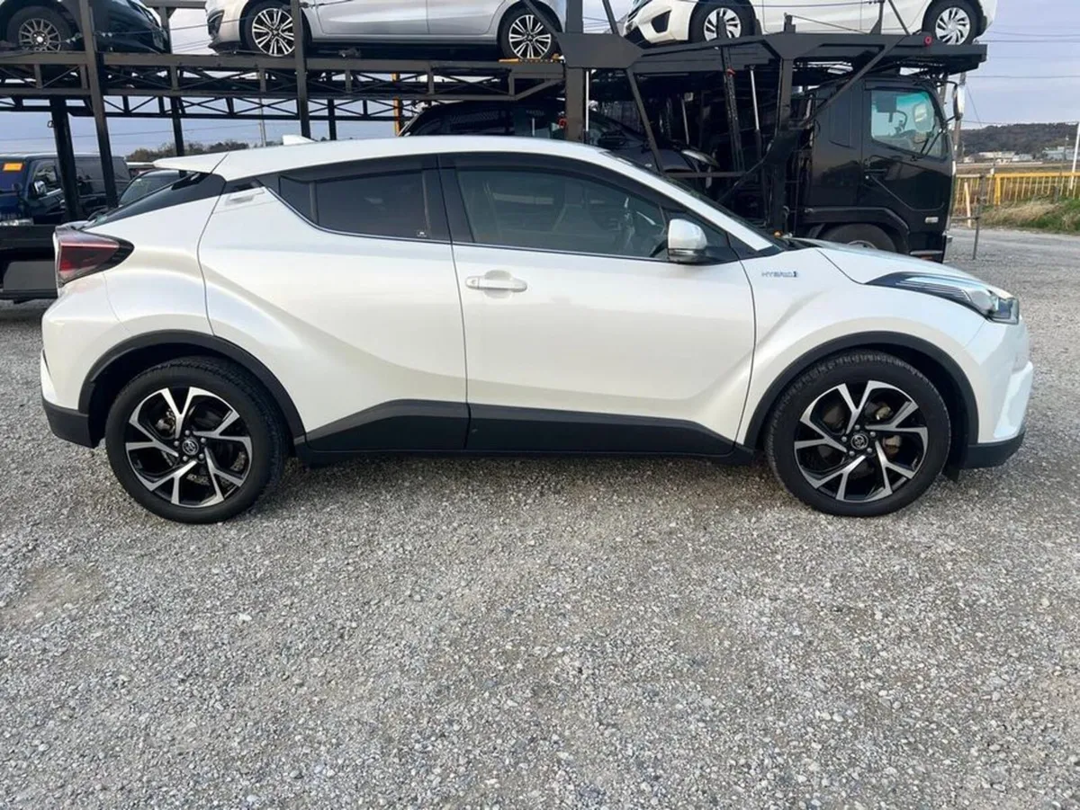 Toyota C-HR G Leather seats - Image 2